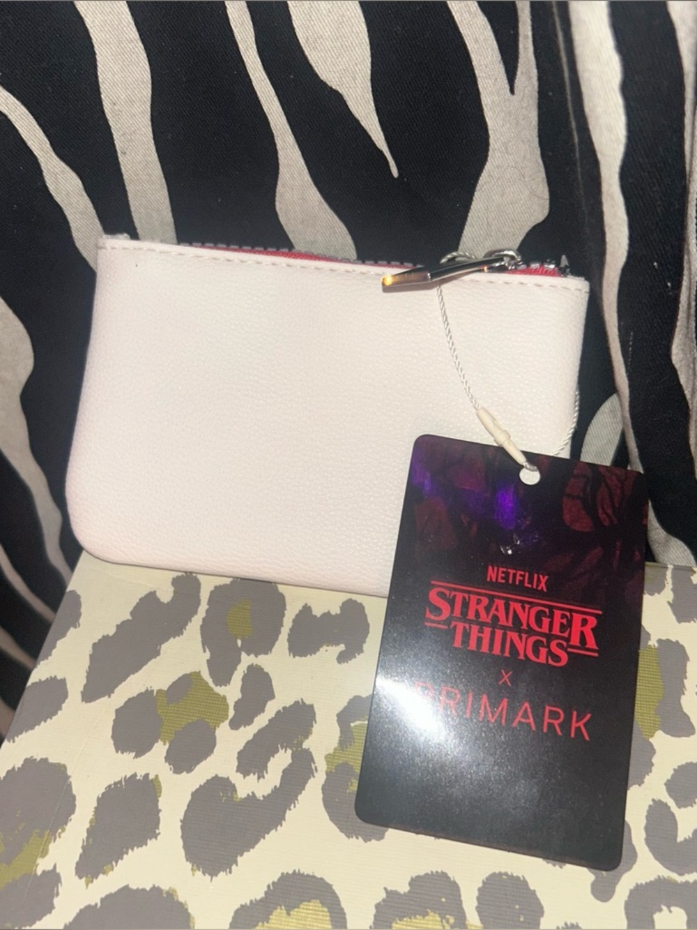 Stranger Things Hellfire Coin Purse - Picture 5 of 9